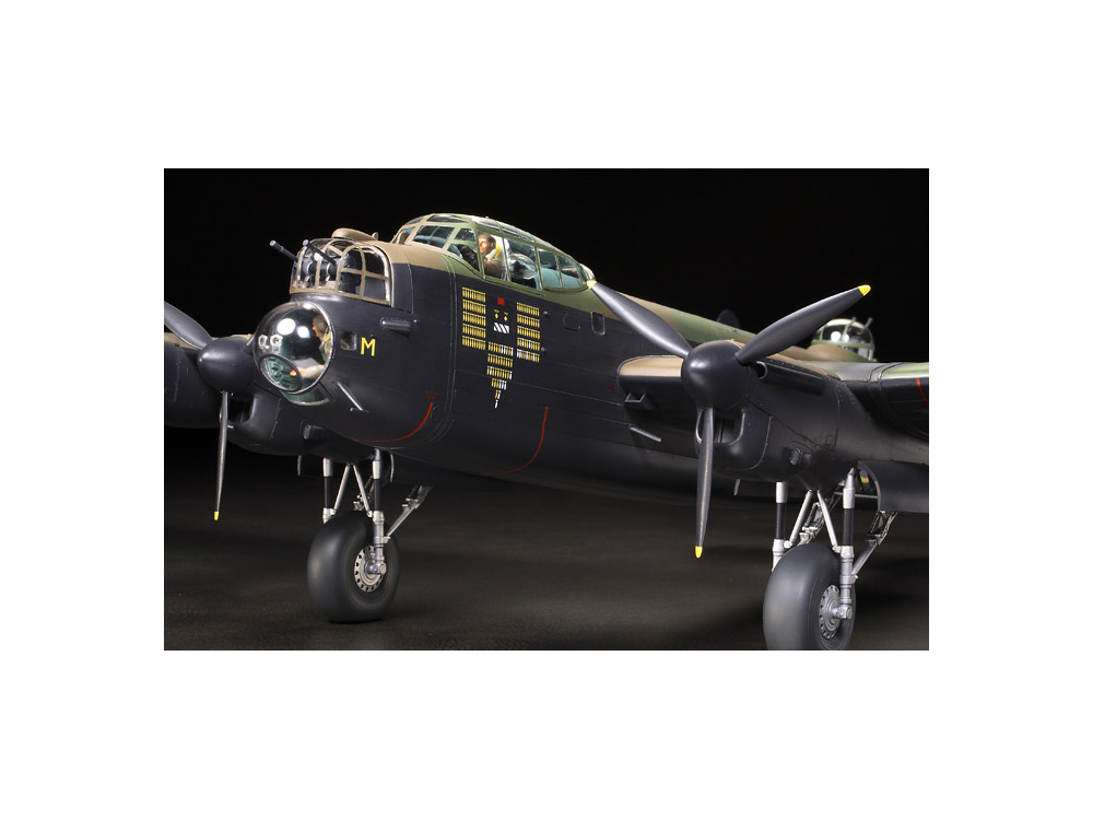 英国爆撃機　アブロランカスターB Mk.Ⅰ/Ⅲ　1/48 完成品