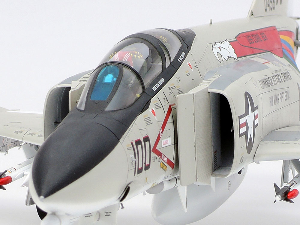 1/48 マクダネル・ダグラス F-4B ファントムII: スケールモデル 