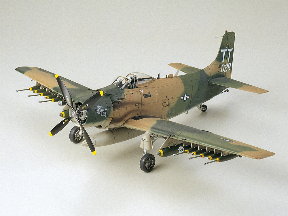 1/48 ダグラス A-1J スカイレイダー アメリカ空軍: スケールモデル 